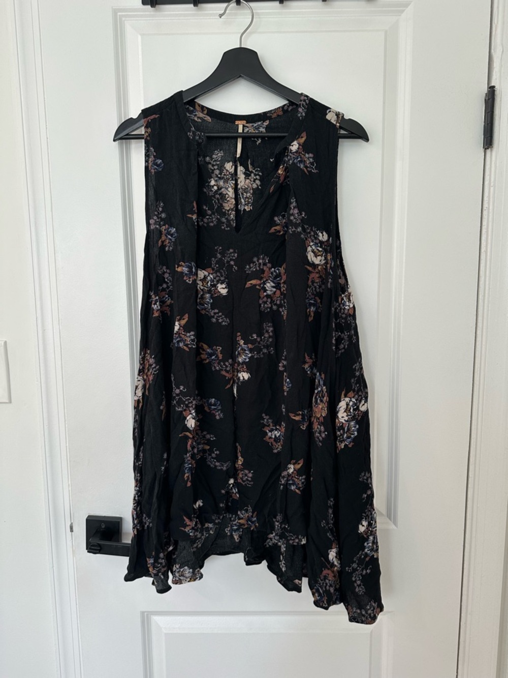 Free People Black Floral V-Neck Sleeveless Swing Tunic